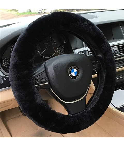 غطاء عجلة قيادة السيارة في الشتاء من الفرو  الناعم اللون الأسود 