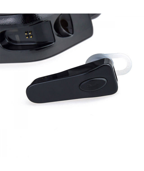 مشغل ام بي 3 للسيارة مع جهاز ارسال موجات اف ام، مع سماعة لاسلكية بلوتوث ومدخلين يو اس بي للشحن V9